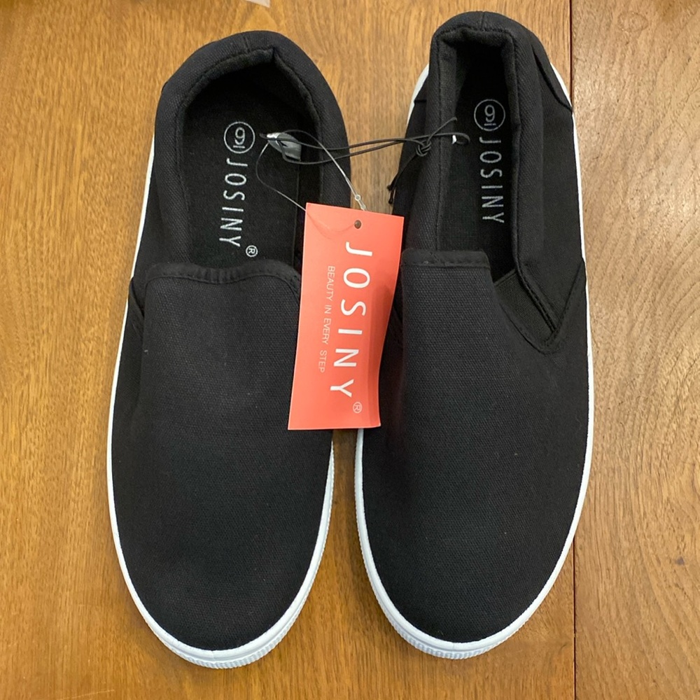 Women’s Josiny Slip on Canvas Sneakers. Black w/White soles